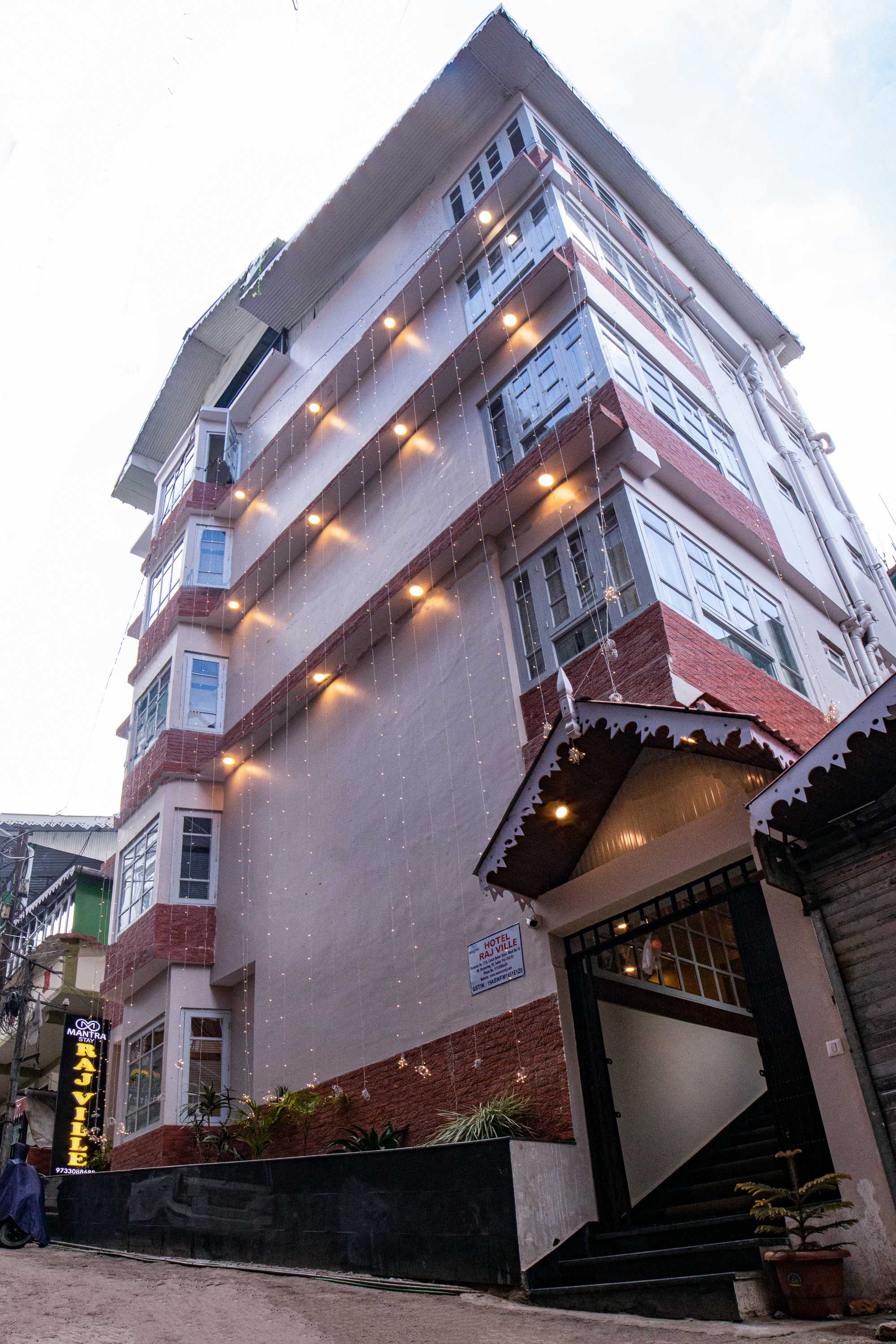 Hotel Raj Ville