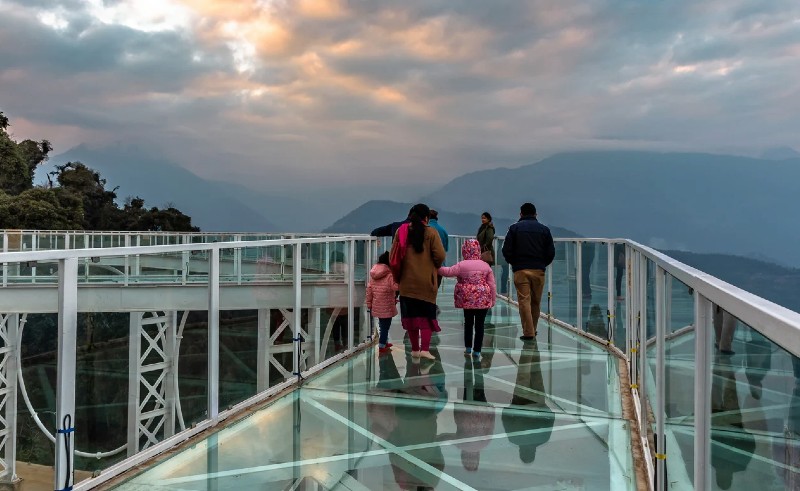 Glass Floor, Long Drop